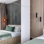 Holt - Breaking Dawn