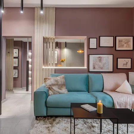 Holt - Breaking Dawn Apartment *