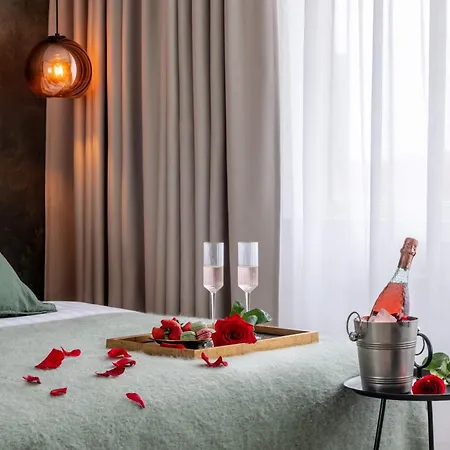 Holt - Breaking Dawn *