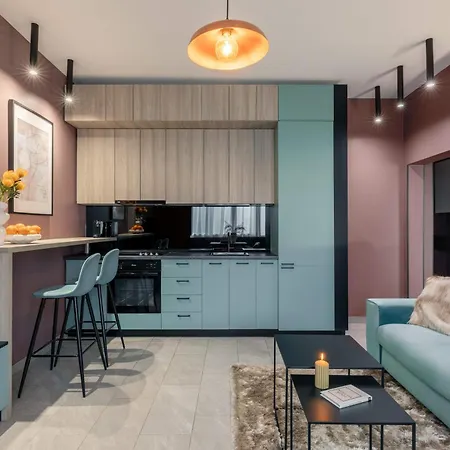 Holt - Breaking Dawn Apartment *