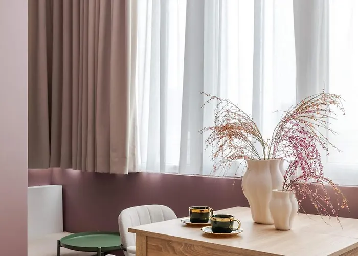 Holt - Breaking Dawn