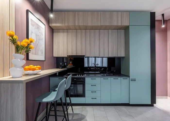 Holt - Breaking Dawn Apartment *