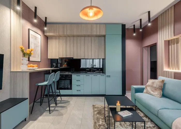 Holt - Breaking Dawn Apartment *