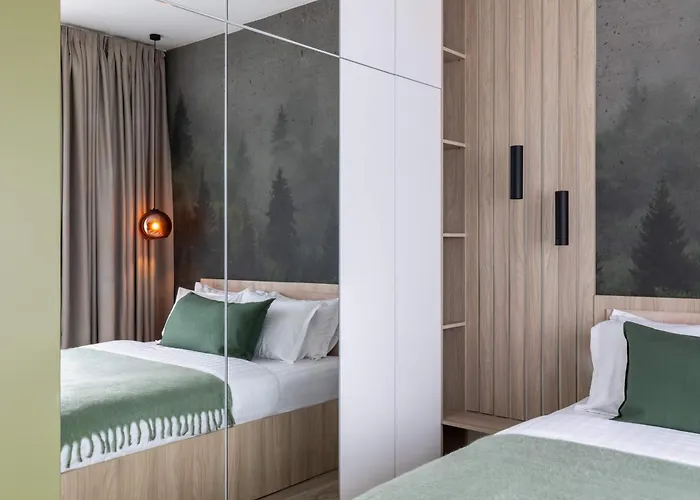 Holt - Breaking Dawn