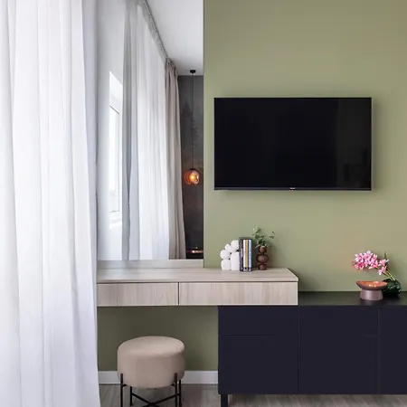 Holt - Breaking Dawn Apartment