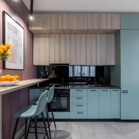 Holt - Breaking Dawn Apartment *